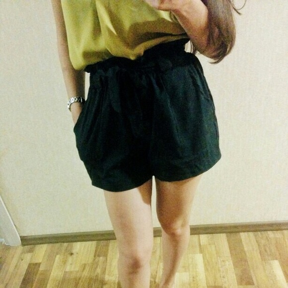 Pants - Ruffled shorts scruch frill bow loose ruffles